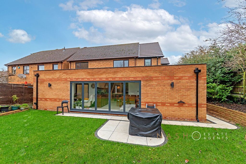 Property photo 2 of 34