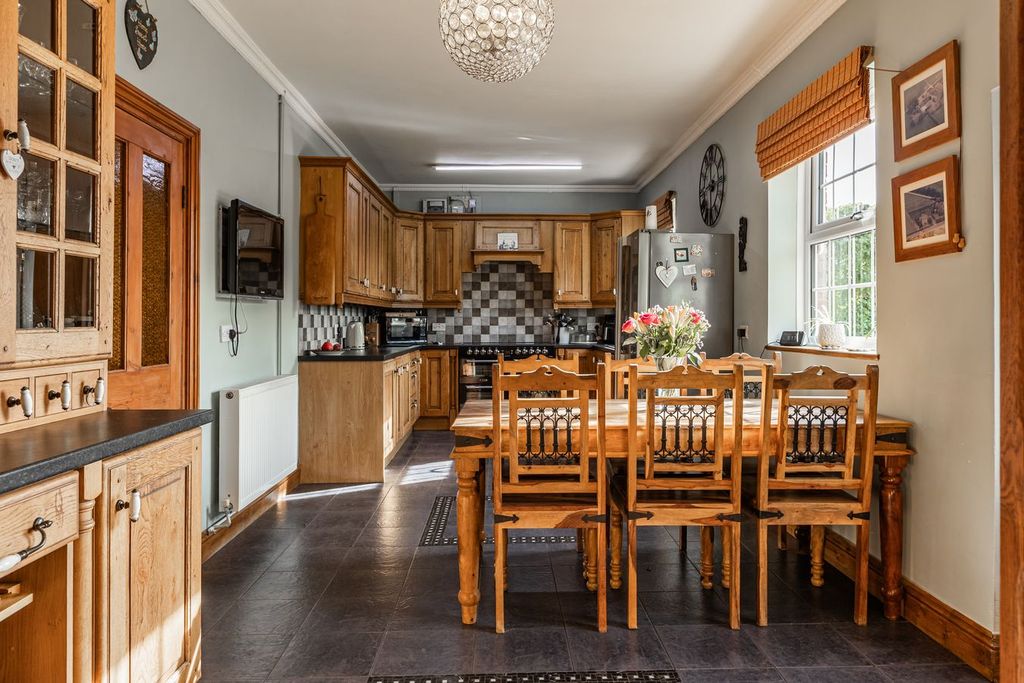 Property photo 2 of 48