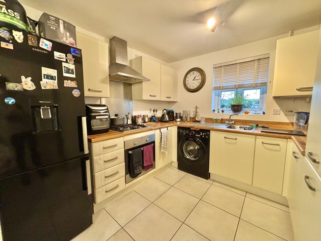 Property photo 2 of 16 Kitchen