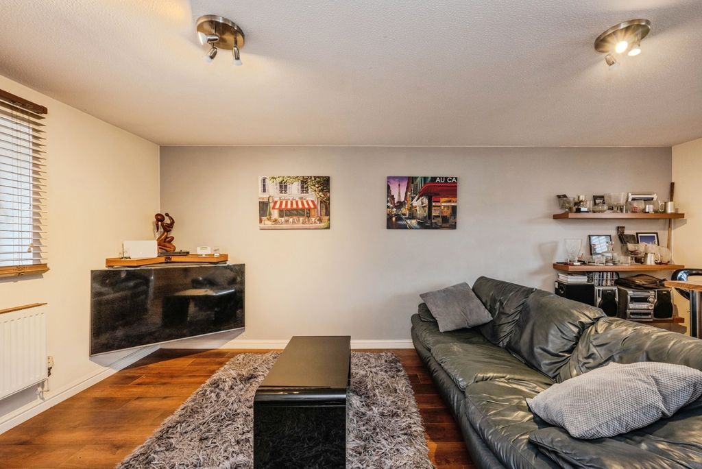 Property photo 3 of 18 Pbox-Img.Jpg