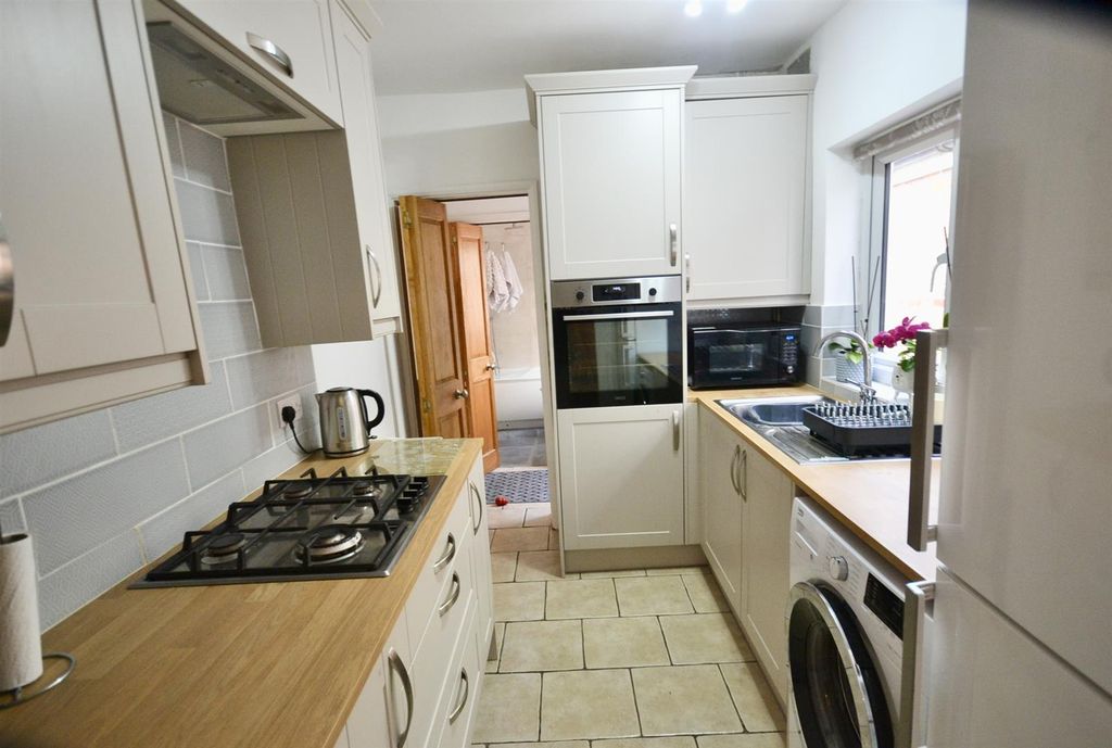 Property photo 2 of 25 Kitchen