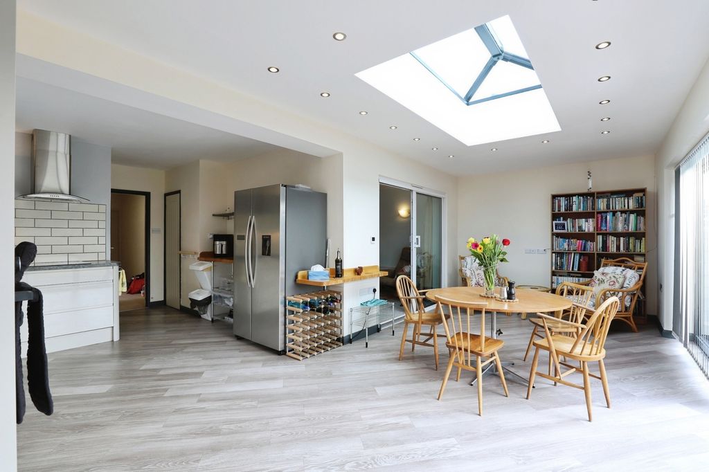 Property photo 2 of 18 Pbox-Img.Jpg
