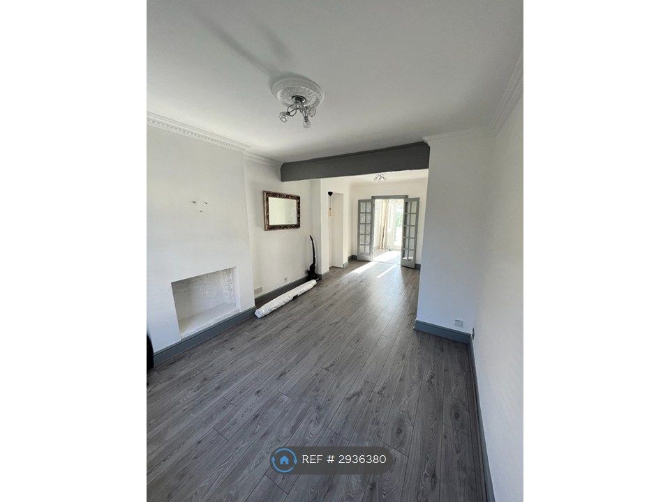 Property photo 2 of 11 Living / Dining Area