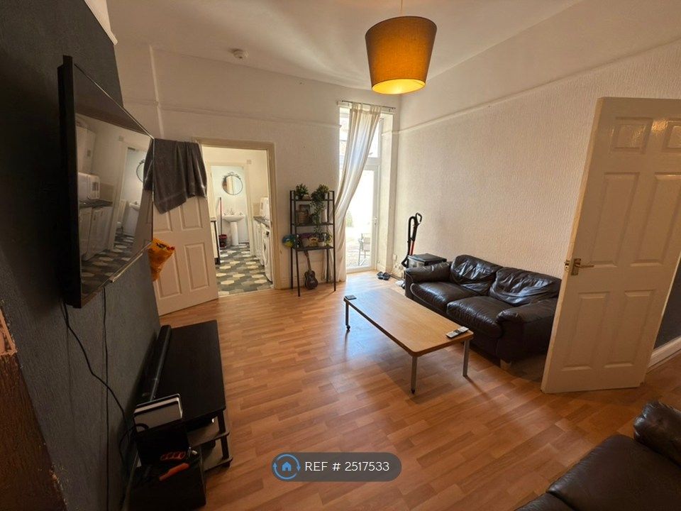 Property photo 2 of 12 Lounge