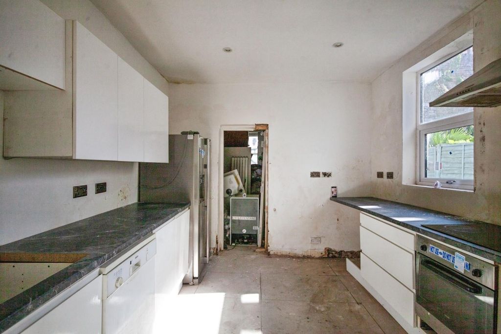 Property photo 2 of 13 Kitchen
