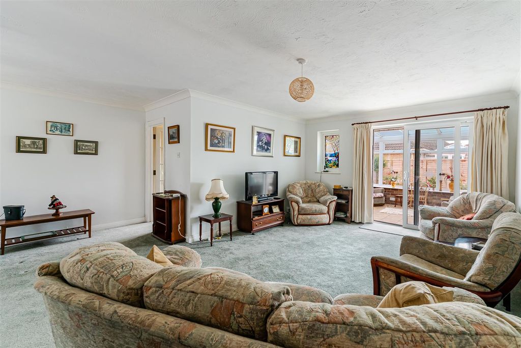 Property photo 3 of 17 Living Room
