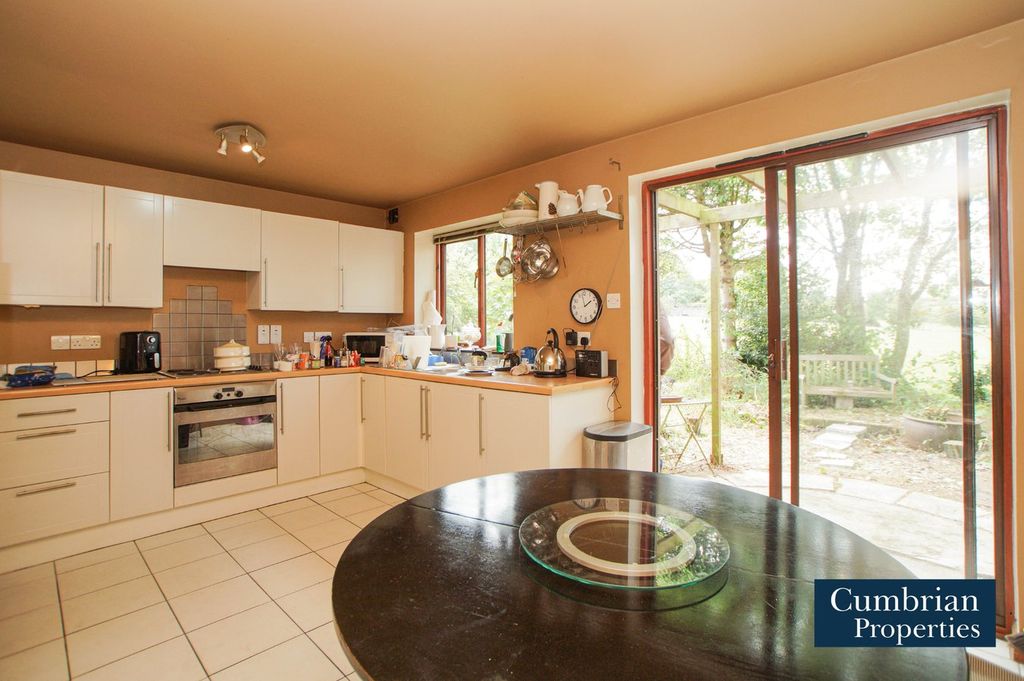 Property photo 2 of 19 Dining Kitchen