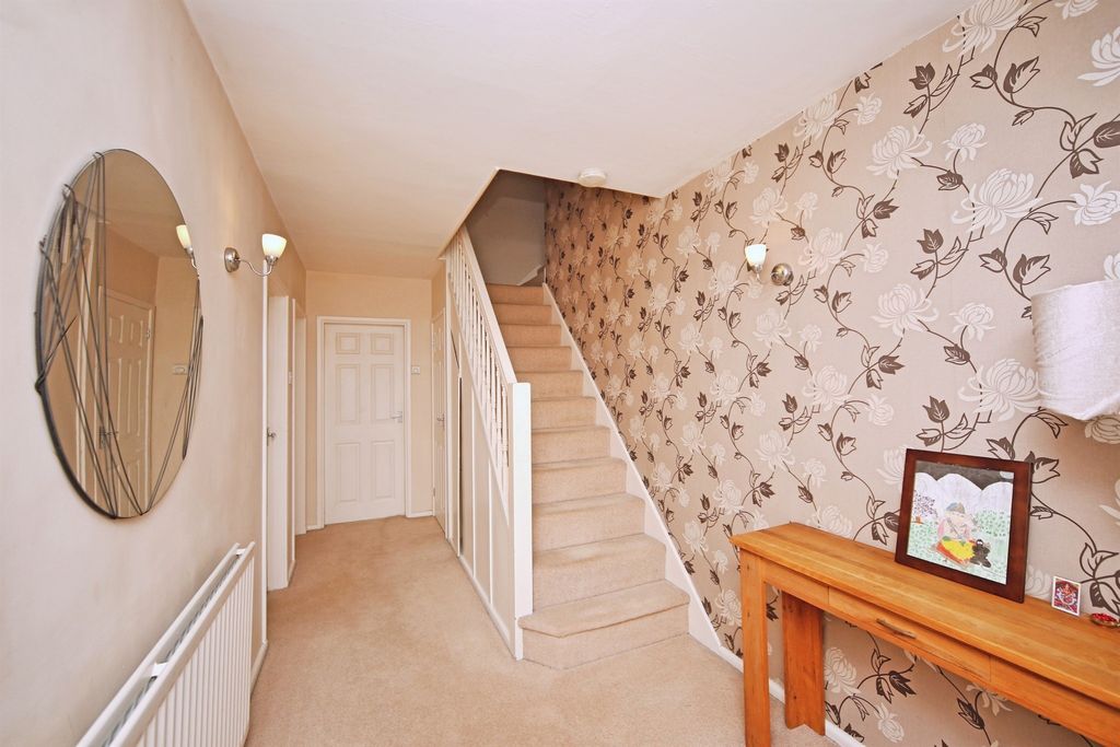 Property photo 2 of 30