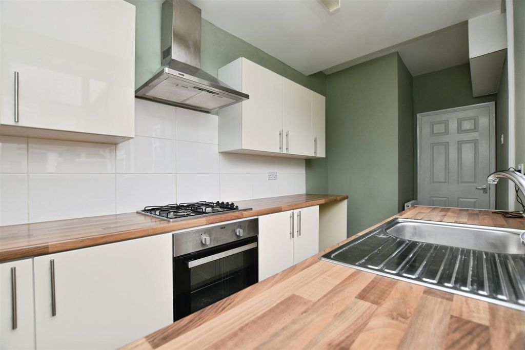 Property photo 3 of 24 A6ce1665-Kitchen 20Close.Jpg