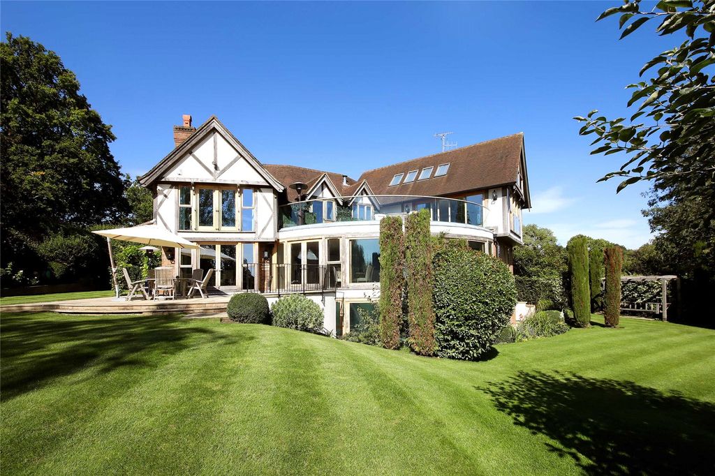Property photo 1 of 18 Harpsden View