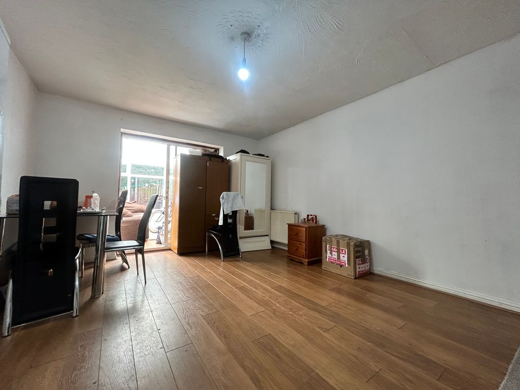 Property photo 3 of 12 Image