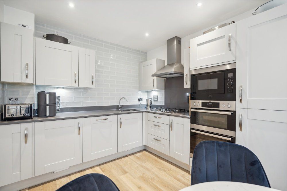 Property photo 3 of 23 Kitchen