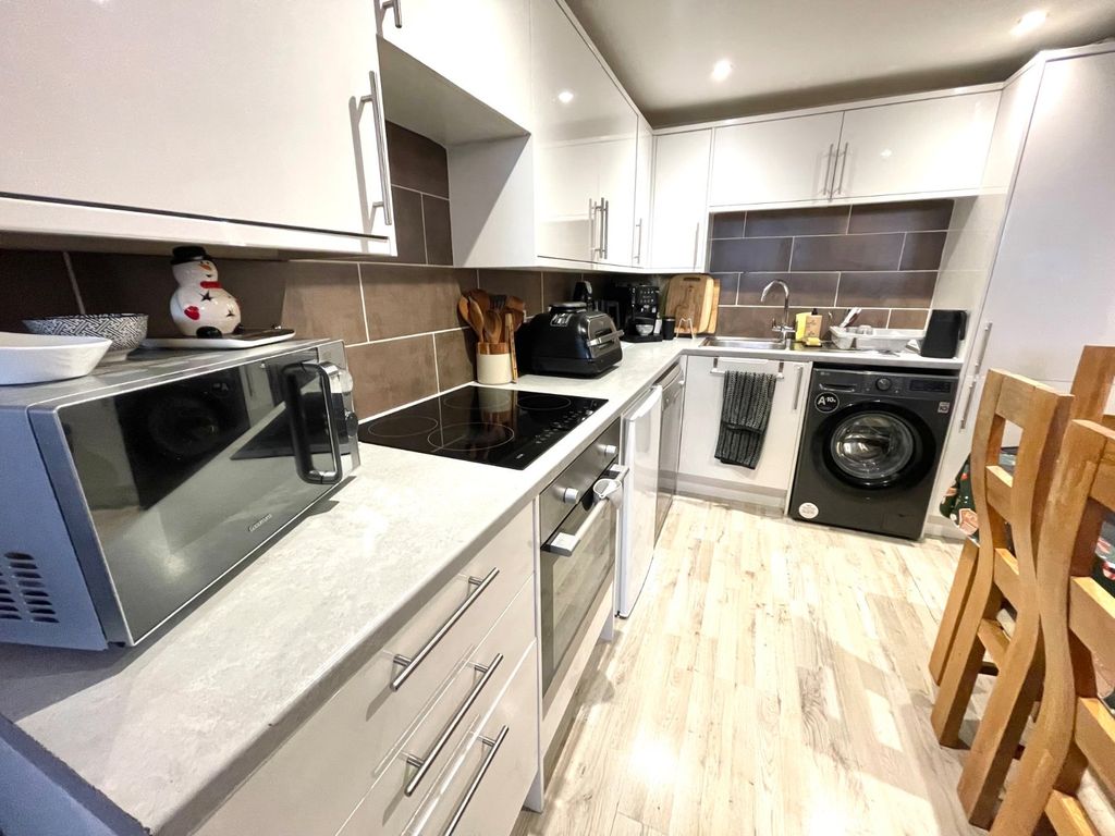 Property photo 3 of 8 Picture 3