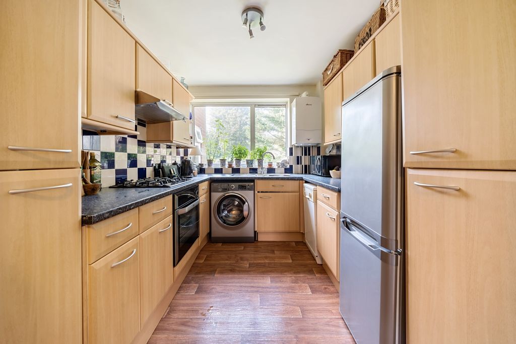 Property photo 2 of 11 Kitchen