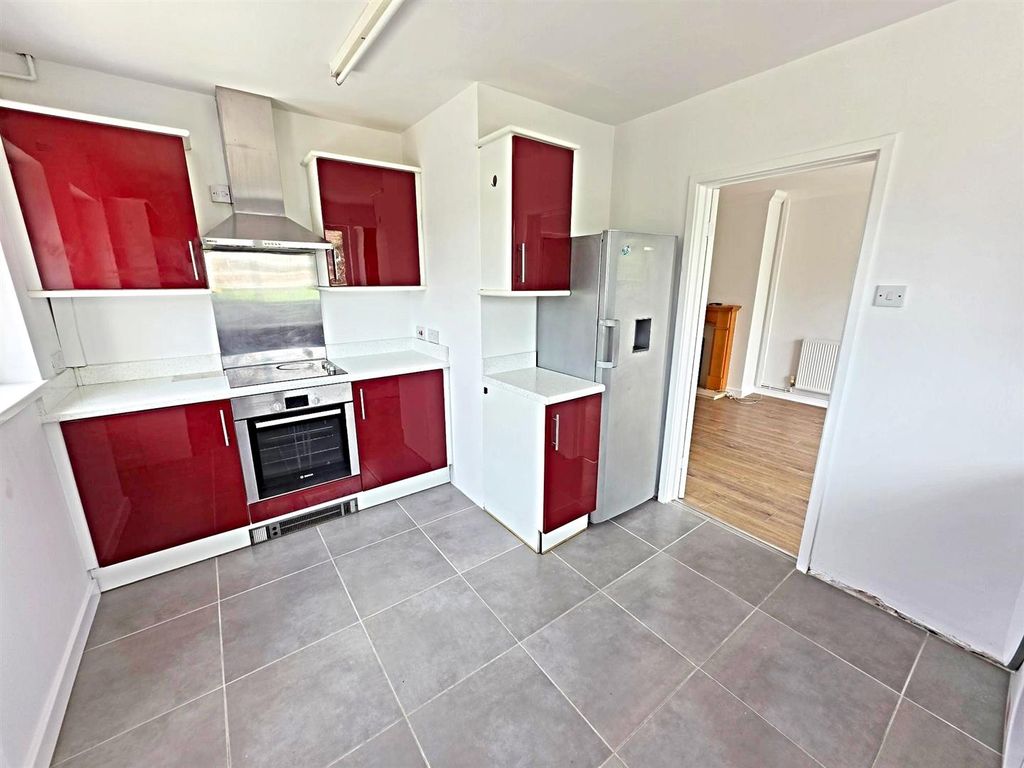 Property photo 3 of 19 Kitchen