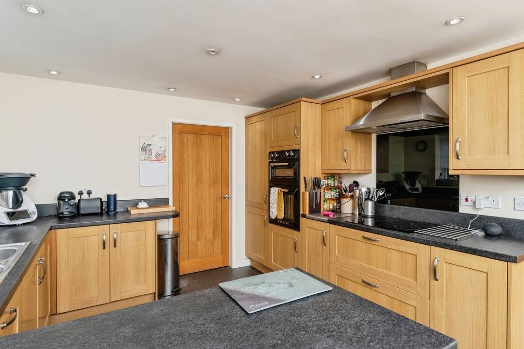 Property photo 3 of 27 Pbox-Img.Jpg