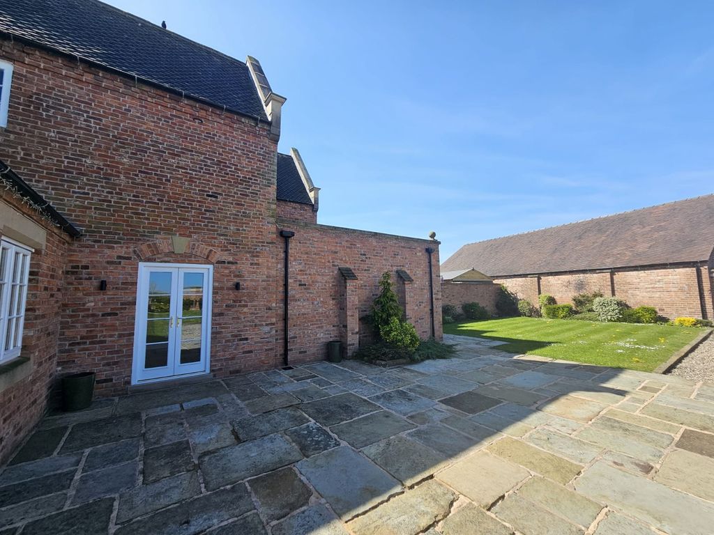 Property photo 2 of 31 Picture No. 09