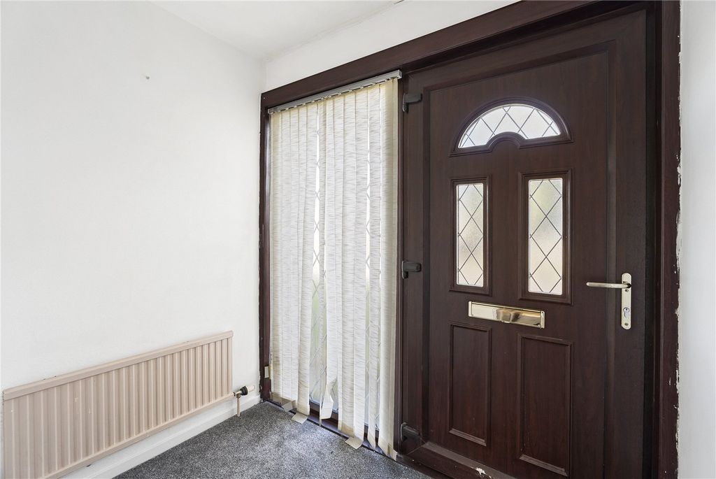 Property photo 2 of 17 Stornoway Crescent