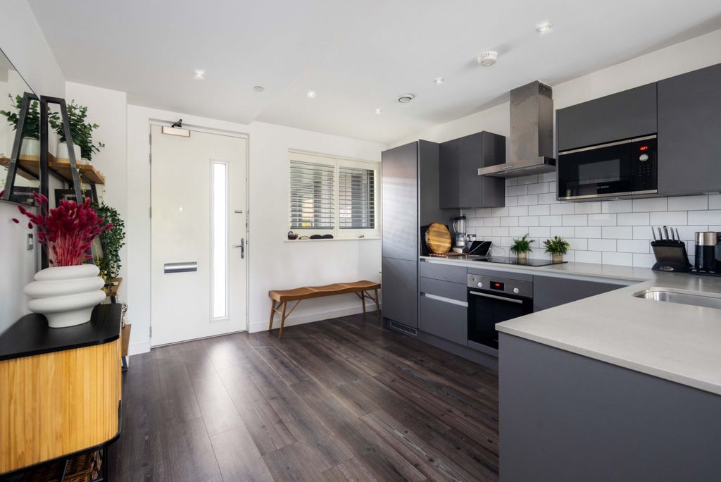 Property photo 3 of 24 Kitchen