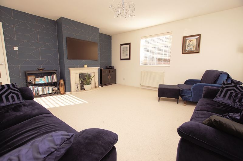 Property photo 3 of 14 Lounge