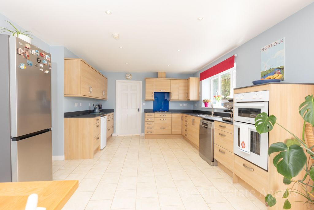 Property photo 2 of 16