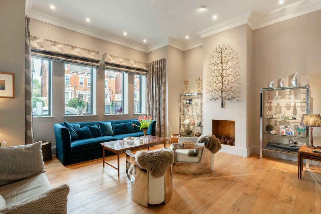 Property photo 2 of 19