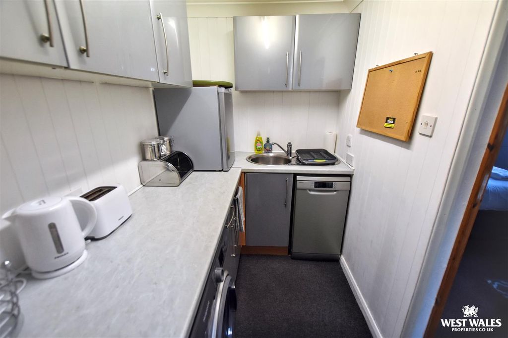 Additional image 19 of 3 bed flat for saleEnfield Road, Broad Haven, Haverfordwest SA62