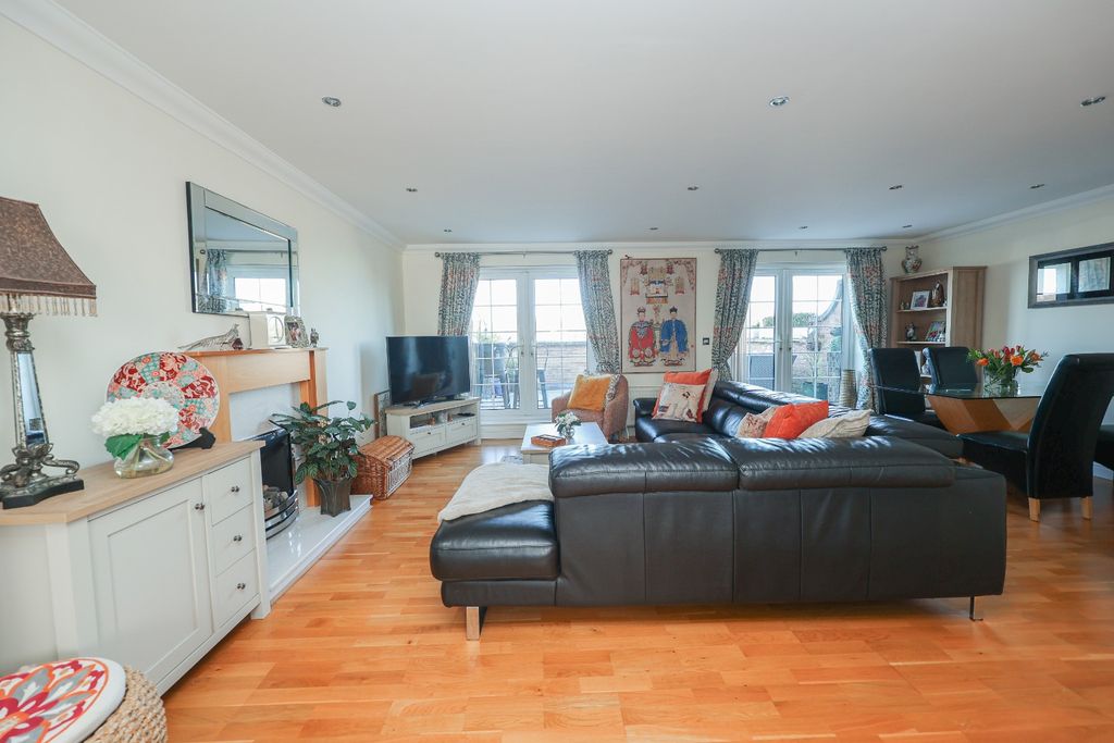 Property photo 3 of 26 4969114