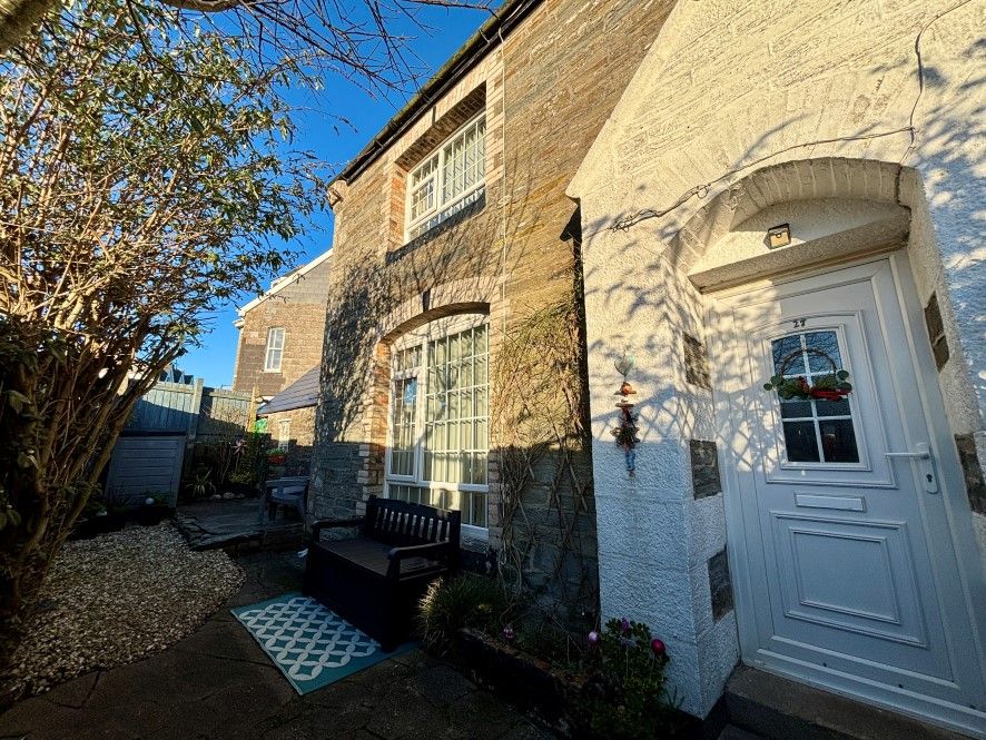 Property photo 2 of 27