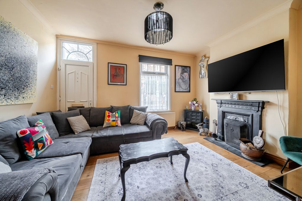 Property photo 3 of 11