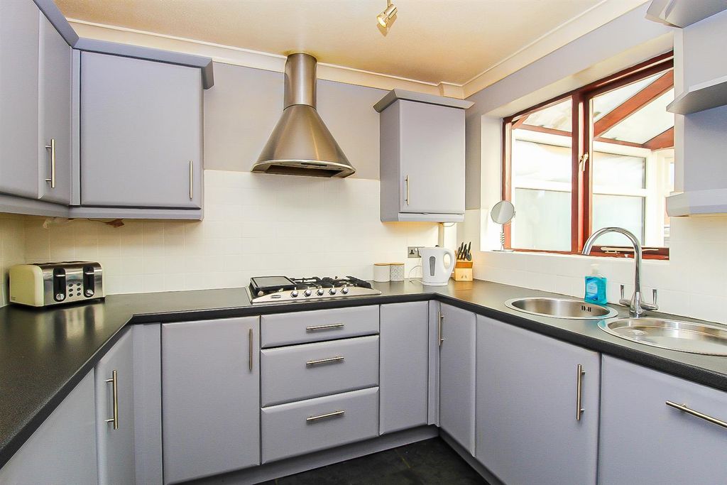 Property photo 2 of 13