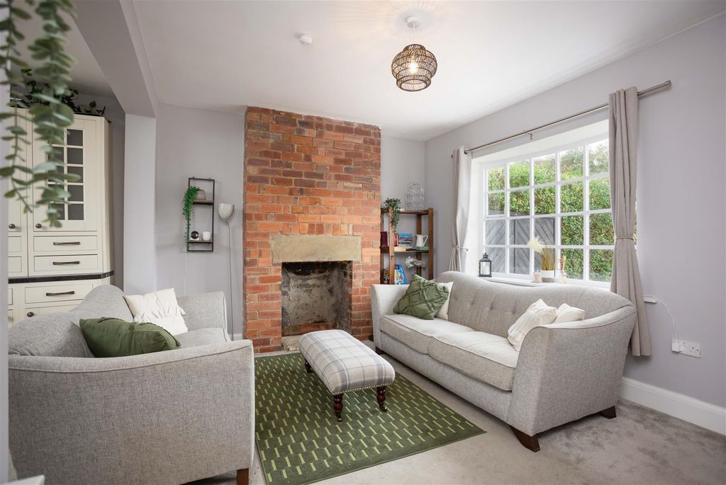 Property photo 3 of 12 00008.Jpg