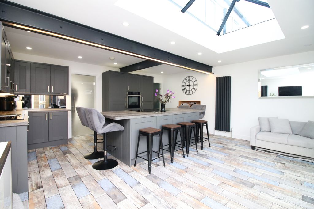 Property photo 2 of 23