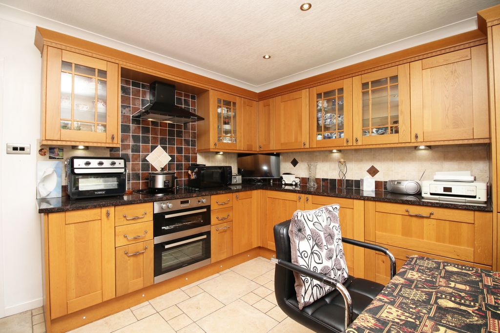 Property photo 2 of 24