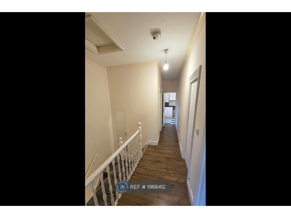 Property photo 3 of 14 Hallway