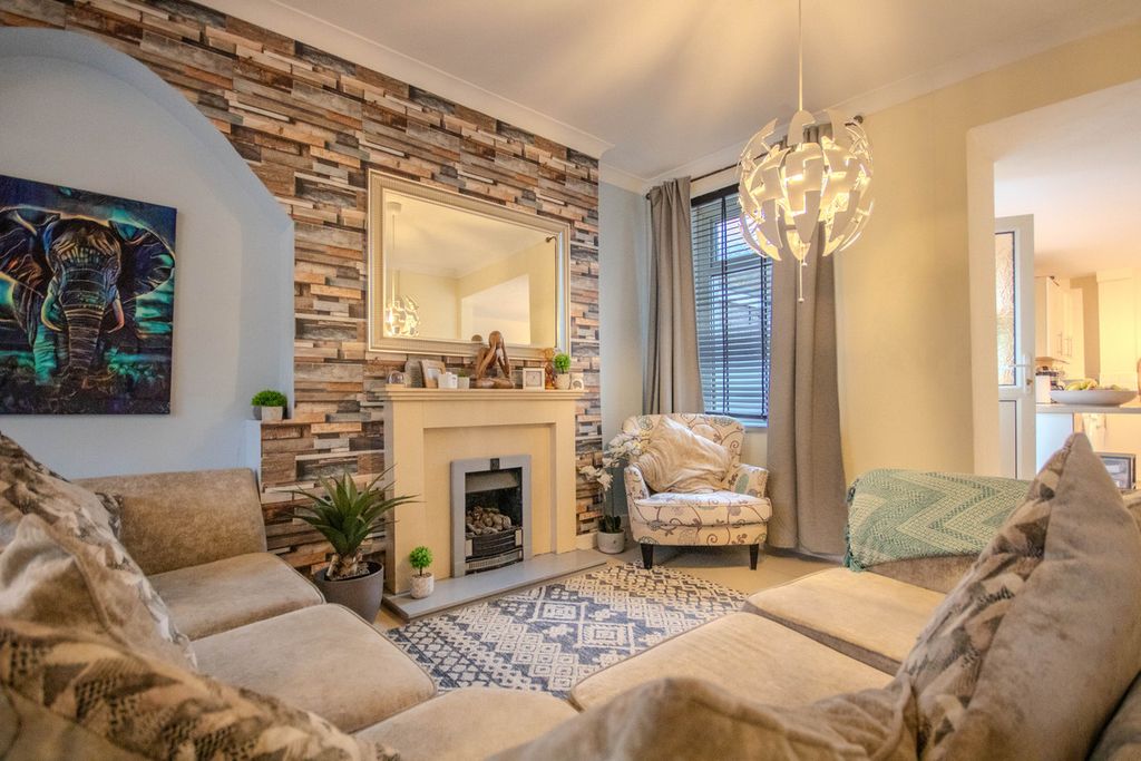 Property photo 2 of 21