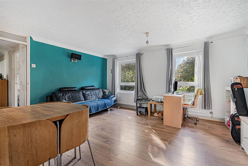 Property photo 2 of 12