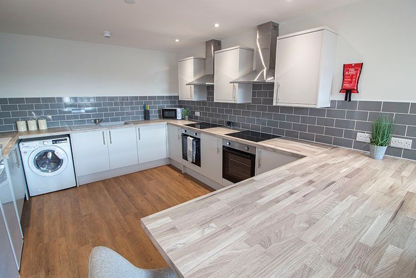 Property photo 3 of 6 A Modern And Well-Maintained Kitchen Featuring Sle...