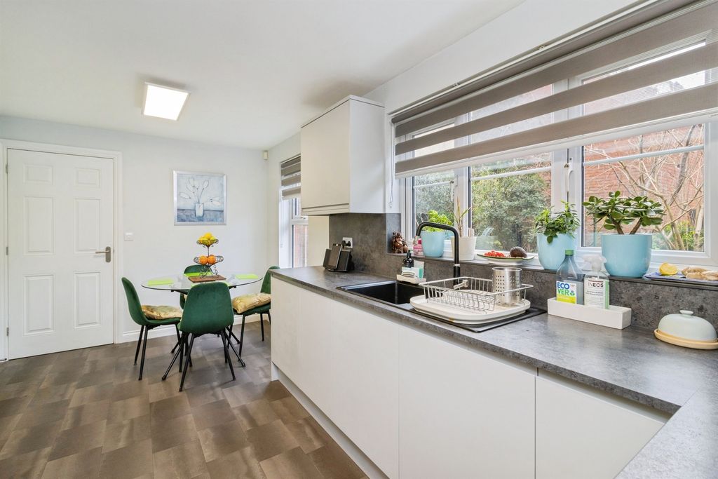 Property photo 3 of 37