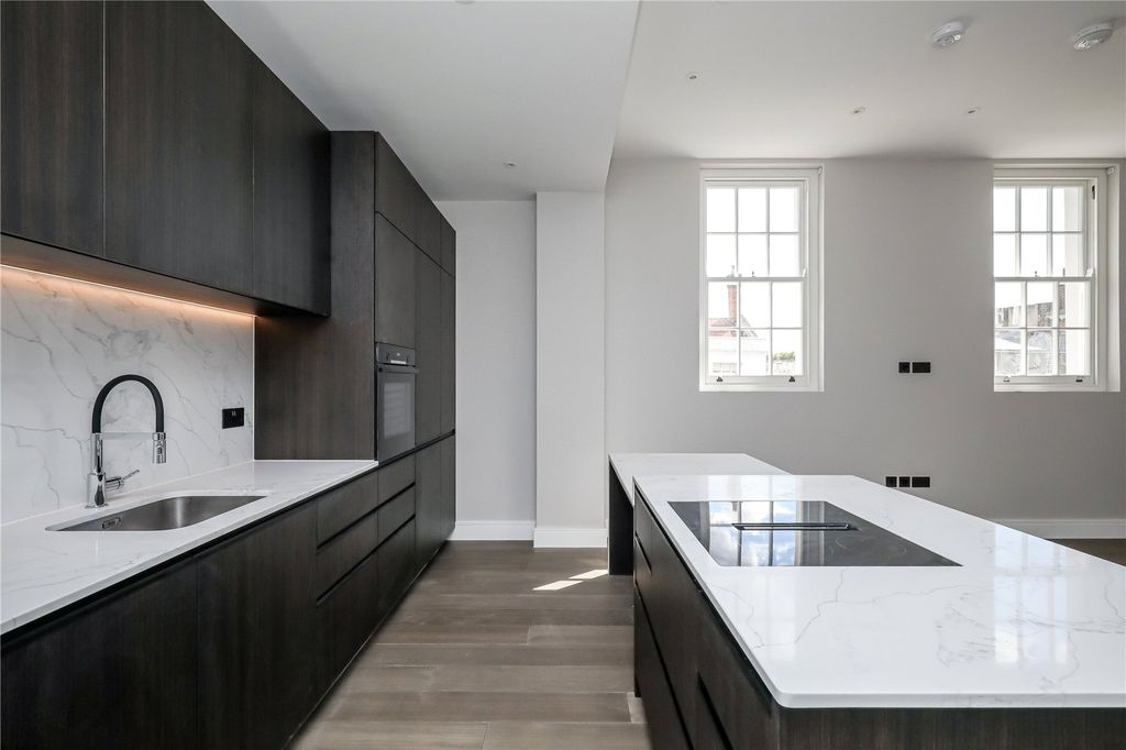 Property photo 2 of 12 Kitchen