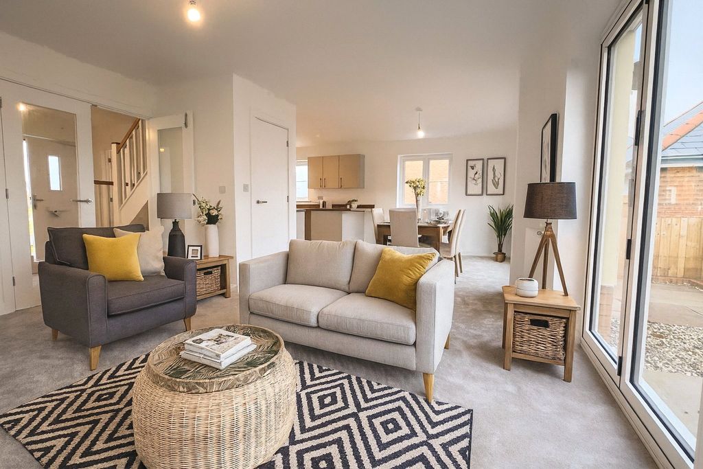 Property photo 1 of 11 Living Room