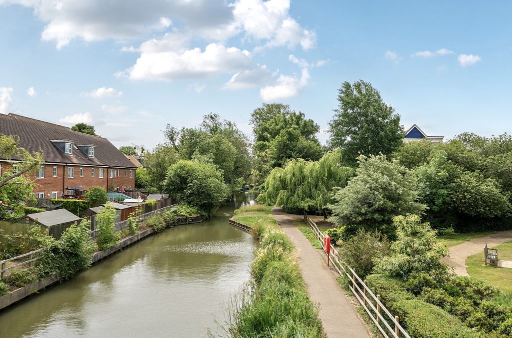Property photo 1 of 16 Canal Walks Close By