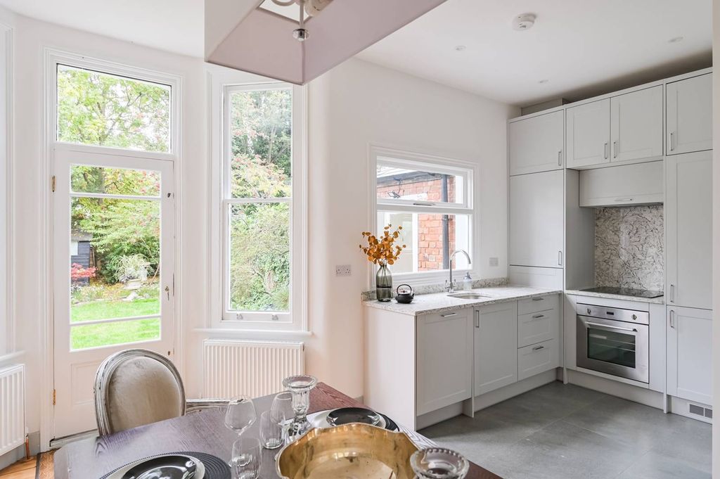 Property photo 3 of 33