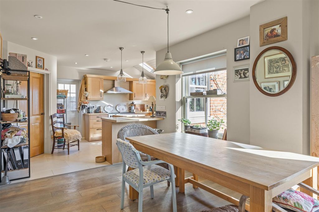 Property photo 3 of 20