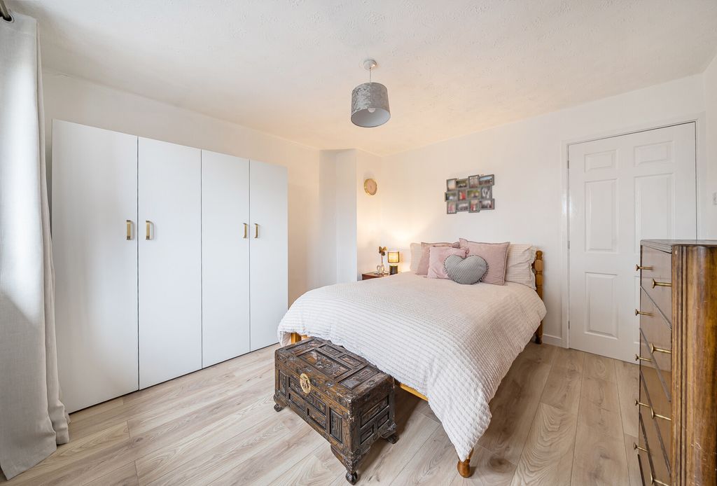 Property photo 2 of 24 1364362-23-68ee83...