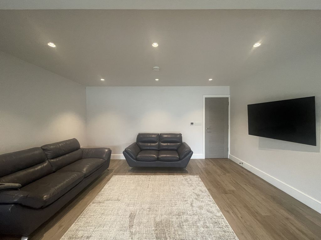 Property photo 2 of 12 Gallery