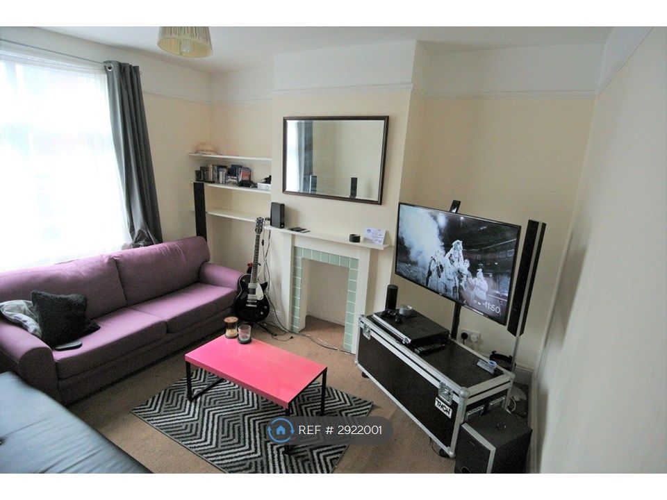 Property photo 2 of 12 Living Room