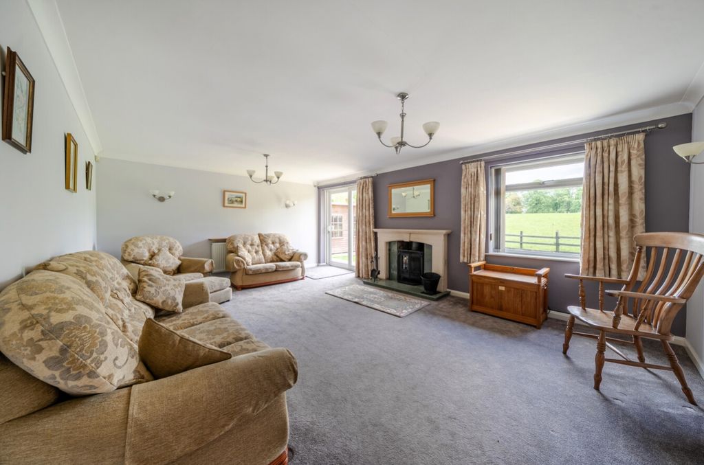 Property photo 2 of 28 28-681Df4F9A4006-1289451-Arw-28