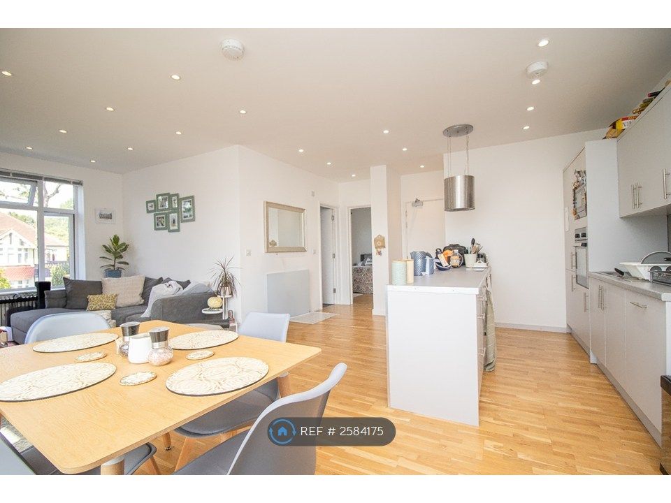 Property photo 3 of 6 Kitchen/Dining Area