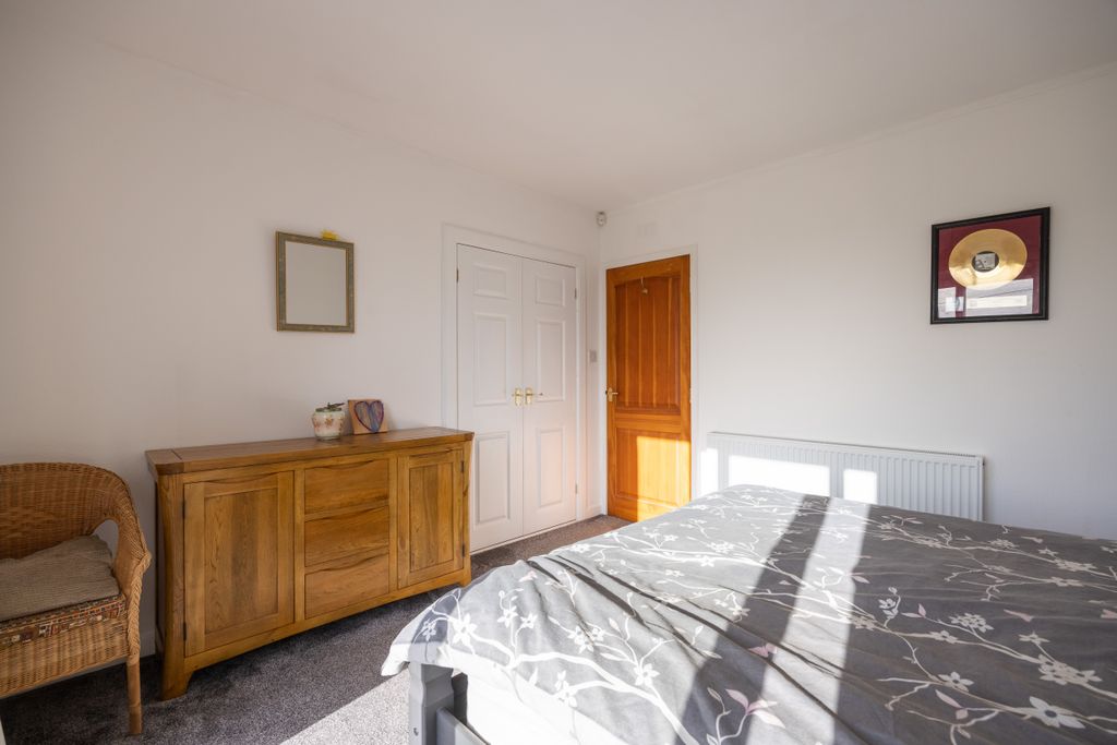 Property photo 3 of 42